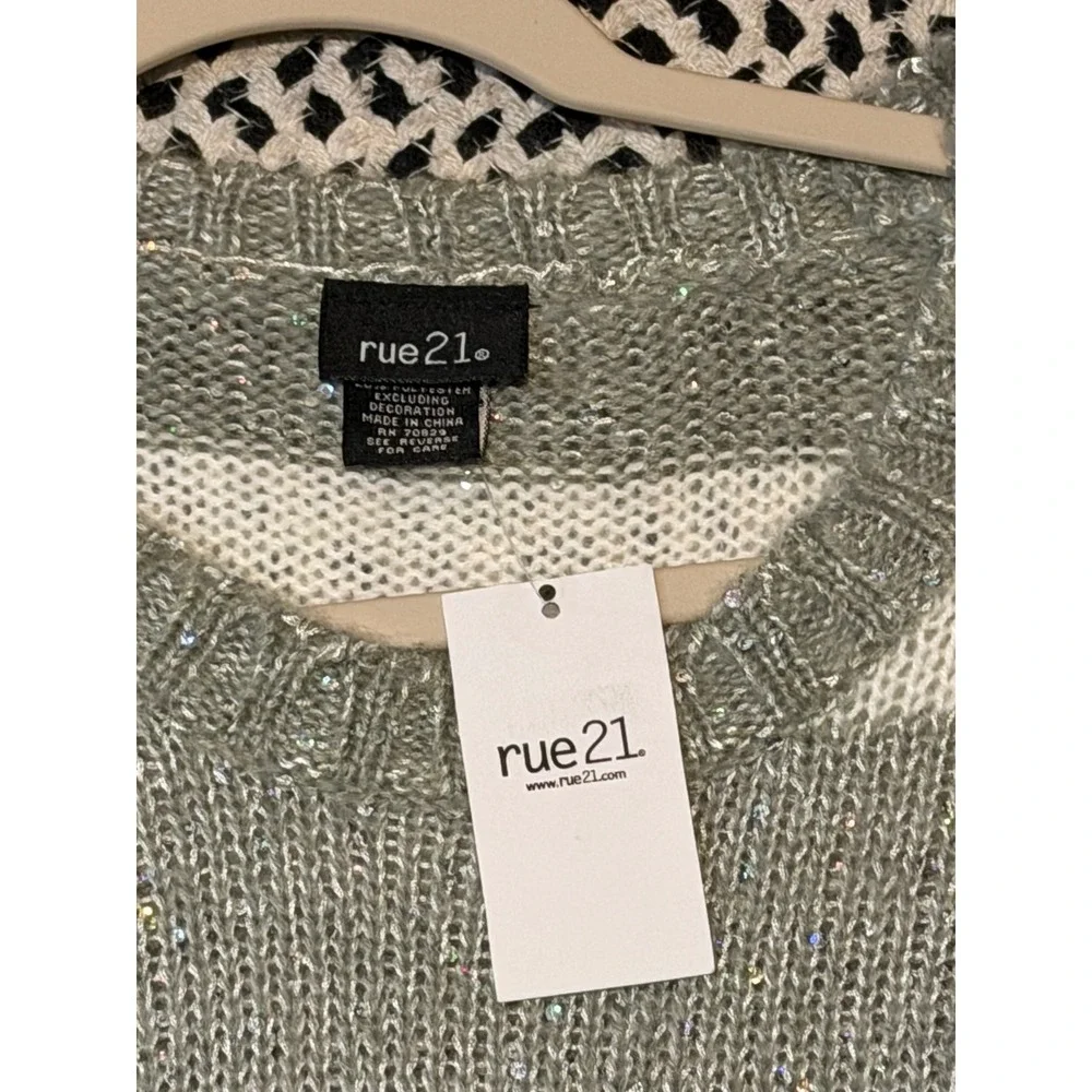 Rue21 Silver White Striped Sequin Knit Long Sleeve Womens Small Sweater Pullover